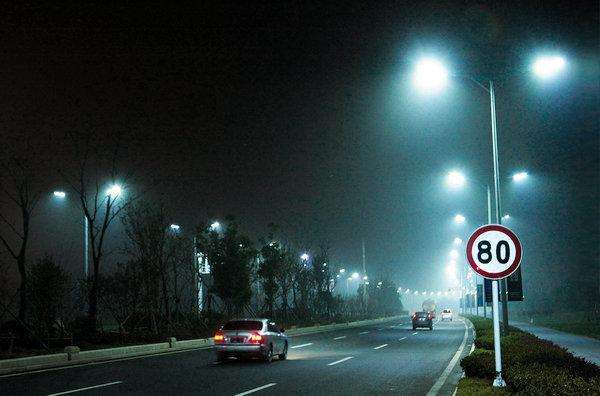 東莞好色先生APP官方正版下载链接照明LED路燈在雨霧季節增強道路安全的優勢