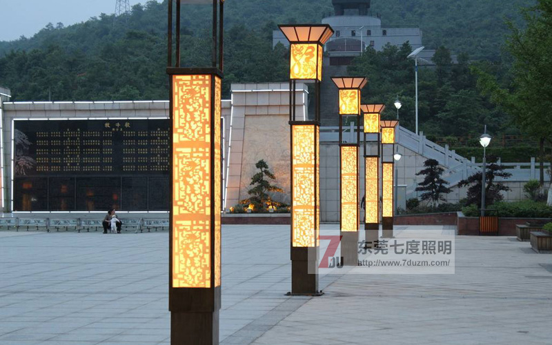 東莞好色先生APP官方正版下载链接照明(QDJGDZ-009)廣場方形龍紋鏤空好色先生网站入口柱景區廣場安裝實拍效果圖