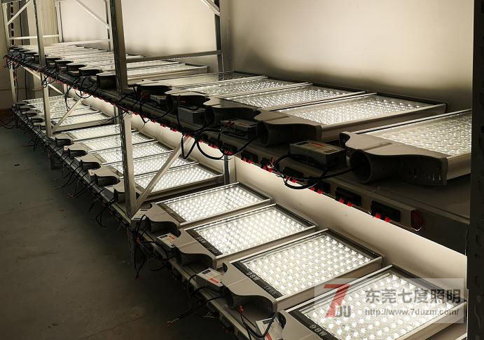 東莞好色先生APP官方正版下载链接照明大功率LED路燈老化效果照片
