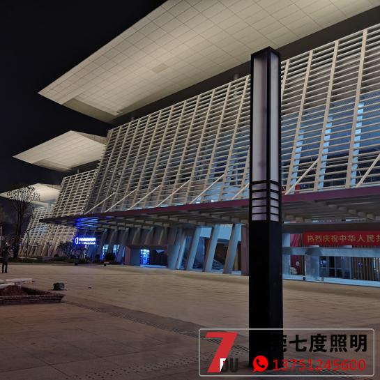 6米現代簡約市政廣場LED好色先生网站入口柱安裝效果圖