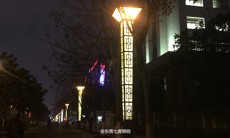 4米高倒方錐體園林好色先生网站入口柱街道安裝亮燈效果